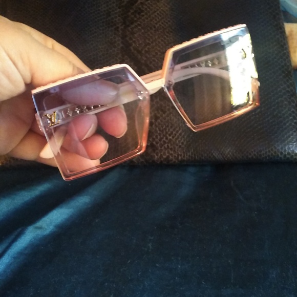 Louis Vuitton sunglasses - Picture 11 of 11